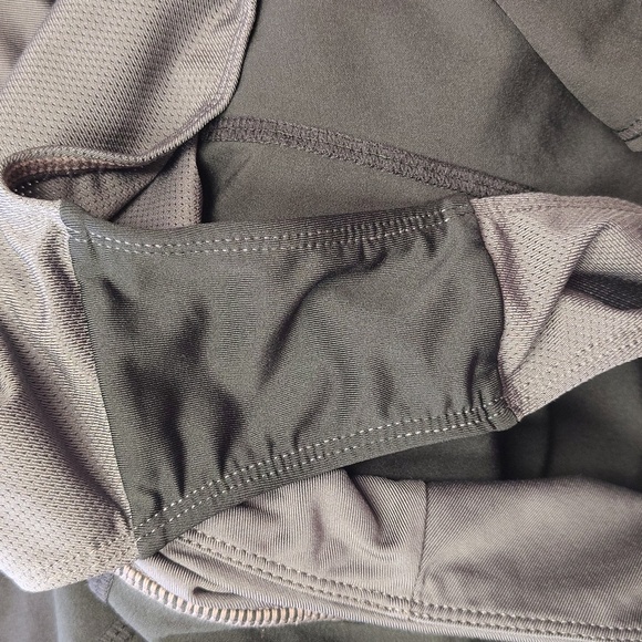 Reebok Women's Grey and Black Athletic Shorts With Liner - Picture 8 of 12